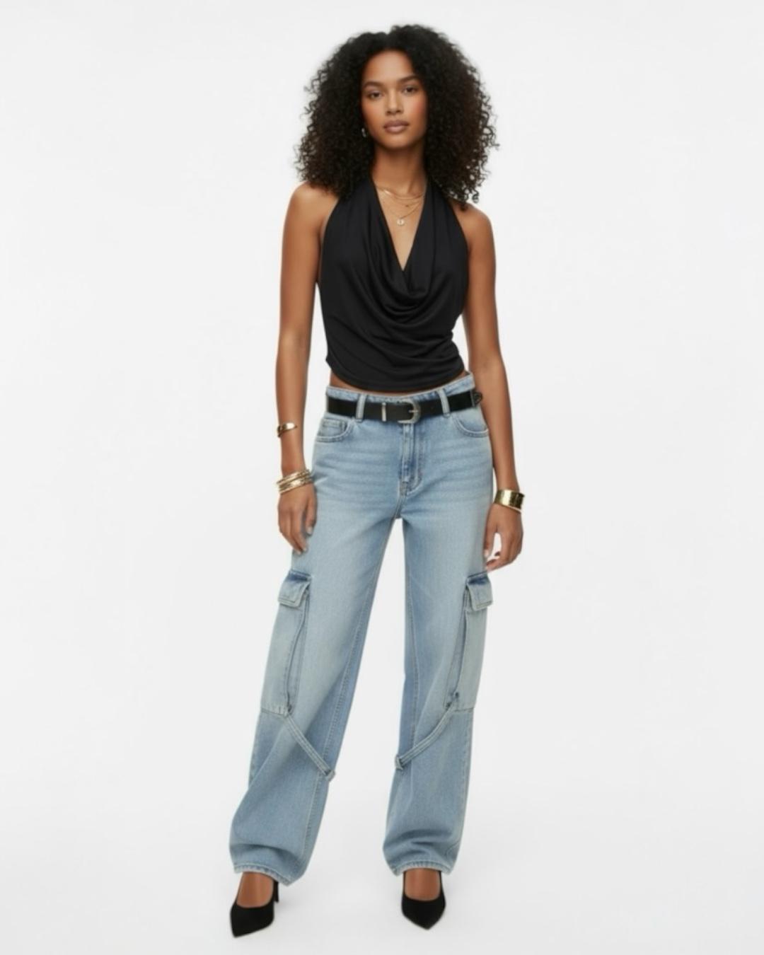 Drape Detaylı Degaje Yaka Sırtı Açık Boyundan Bağlamalı Siyah Bluz - Görsel 2